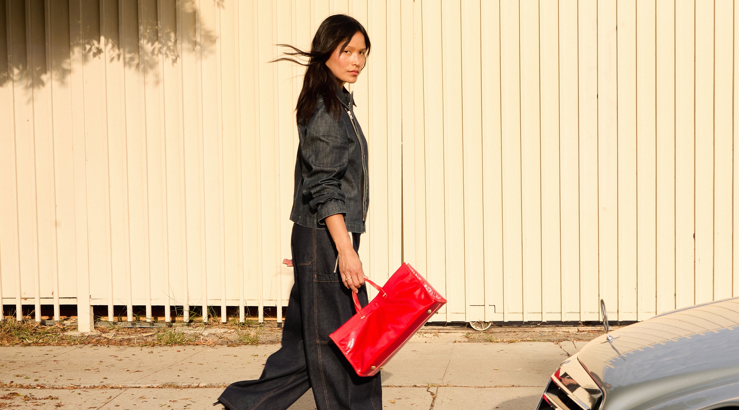 Model carrying the Super Red Sam. 